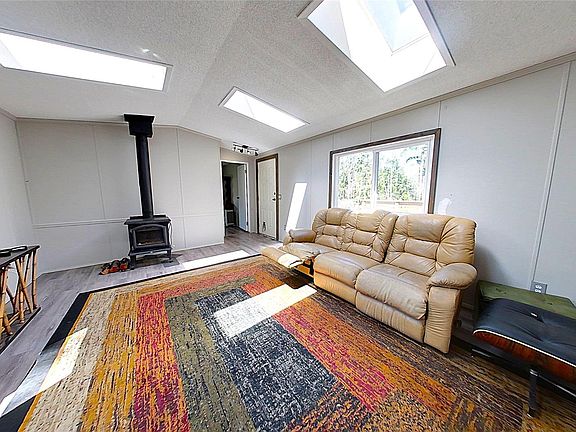 2nd image of 516 Berg Rd