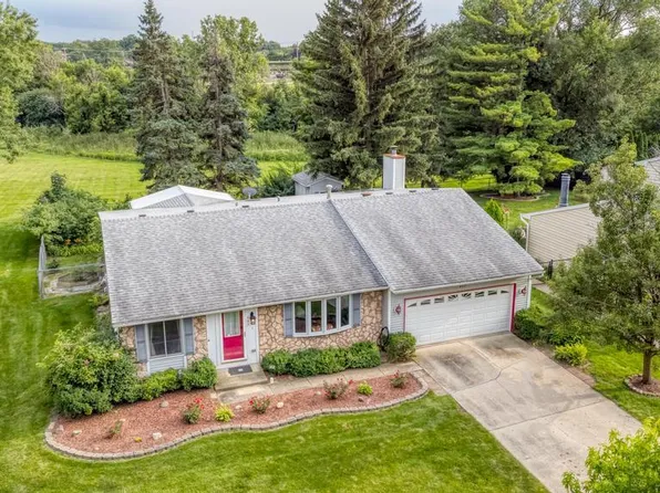 457 Fall Cir, Roselle, IL 60172