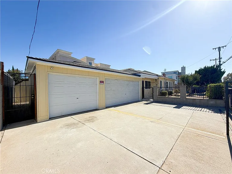 320 E Marshall St #A — Photo 32