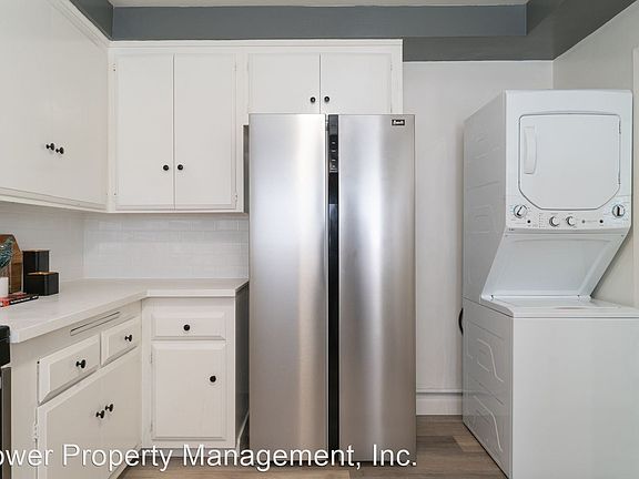 4th image of 127 W 64th Pl APT 2