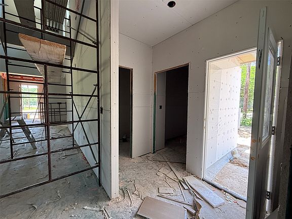 5th image of 503 Netherland Dr