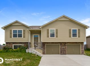 901 E Rockville Ter, Louisburg, KS 66053