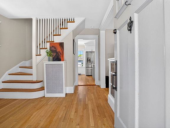 3rd image of 33 Bateswell Rd