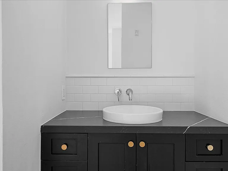 135 N Doheny Dr #202 — Photo 13