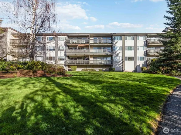 2500 81st Ave SE #319, Mercer Island, WA 98040