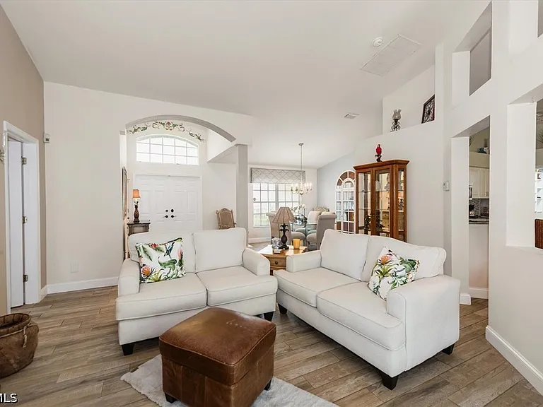 9241 Bramble Ct — Photo 11