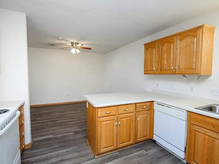 Oak Pointe Townhomes — Photo 9
