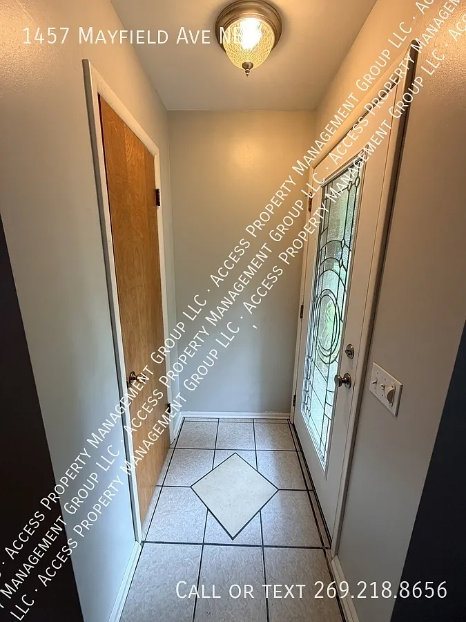 Updated 4 Bedroom with Finished Basement and Fenced Backyard — Photo 3