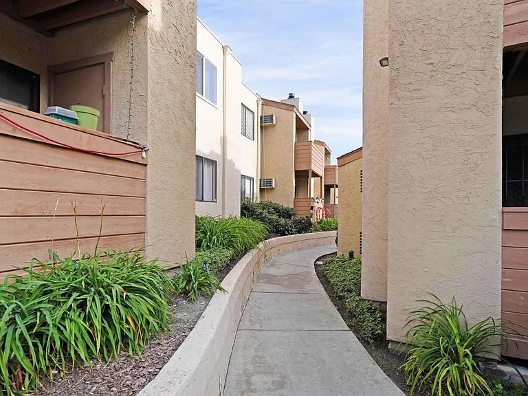 2920 Briarwood Rd #H12 — Photo 2