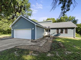 2235 Deer Trail Rd, Muscatine, IA 52761