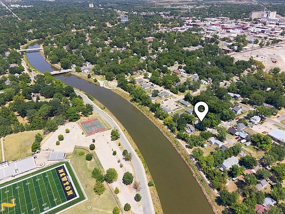 5th image of 520 Lakeside Pl