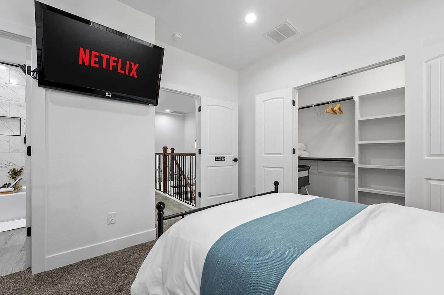 3 bed, 2.0 bath, $4,800 — Photo 4