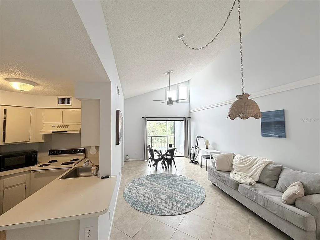 1 bed, 1.0 bath, 675 sqft, $1,395 — Photo 1