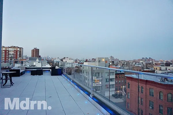 Rented by Mdrn Residential | media 32