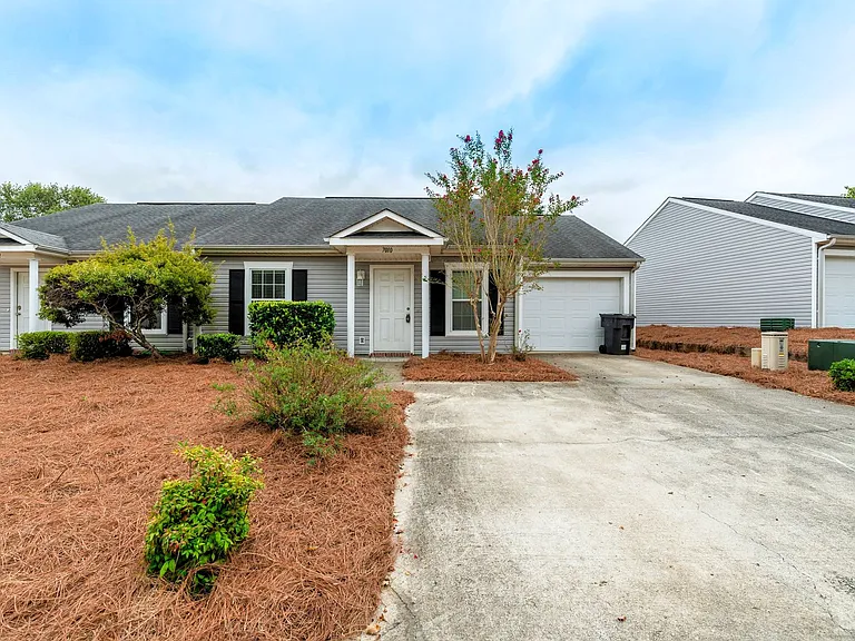 7010 Antilles Dr — Photo 2