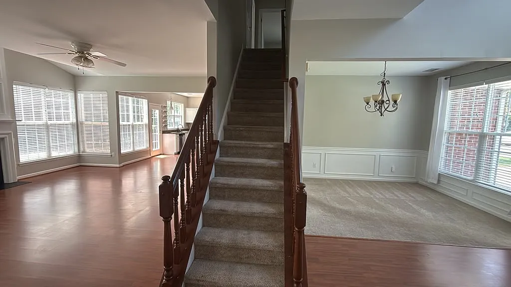 4 bed, 2.5 bath, 2500 sqft, $2,850 — Photo 3