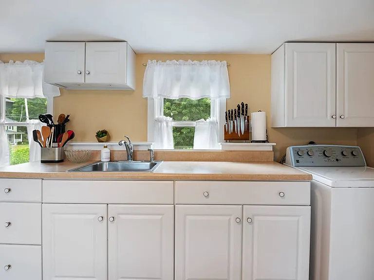935 Bay Rd #2 — Photo 4