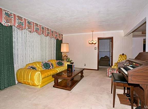 3rd image of 7129 Farley Ave