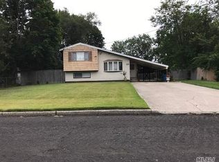 29 Laurie Rd, Brentwood, NY 11717