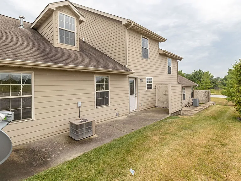 1302 E Brown School Rd — Photo 25