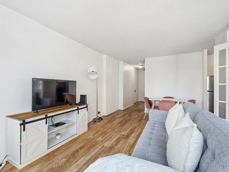 405 N Wabash Ave #405 — Photo 2