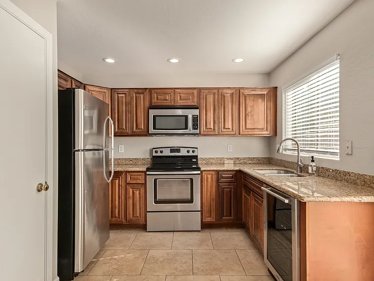 6521 W Pomo St — Photo 3