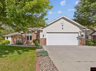216 Southbrook Cir, Mankato, MN 56001