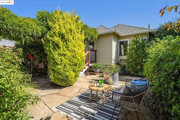 5373 James Ave — Photo 36