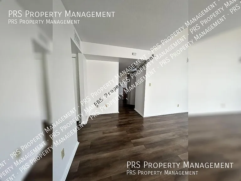 329 E Ambassador Dr — Photo 13