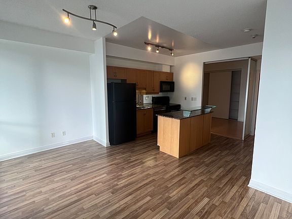 4th image of 220 Victoria St Unit 1308