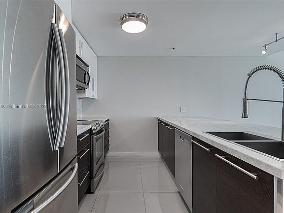 3rd image of 1900 N Bayshore Dr APT 4206