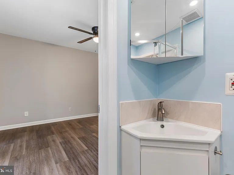 11611 Vantage Hill Rd #11B — Photo 25