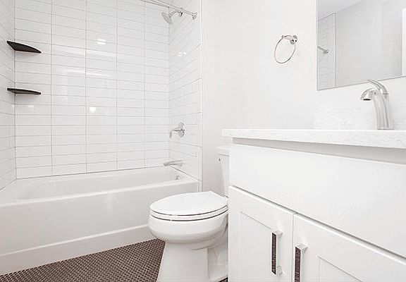 5th image of 122 Washington St #401