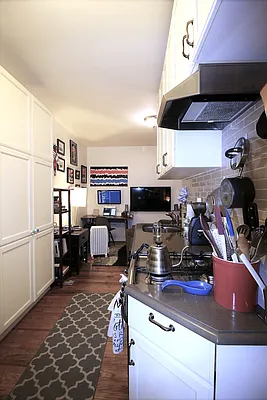 Rented by City Connections Realty | media 10