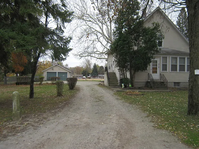516 Oakview Ave photo 1