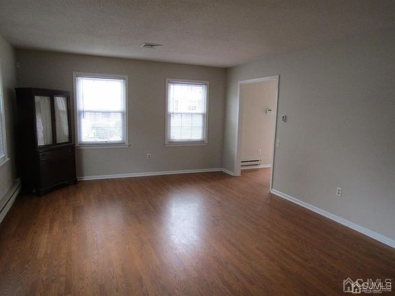 3rd image of 412 Oxford Ln #A