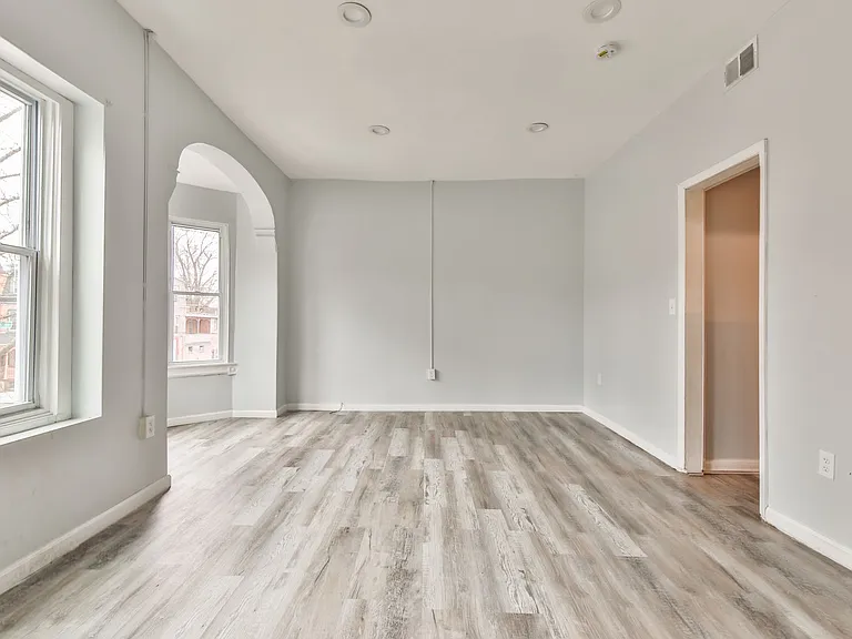 41 N 11th St — Photo 15