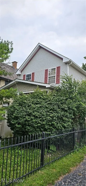 4284 E 71st St photo 1