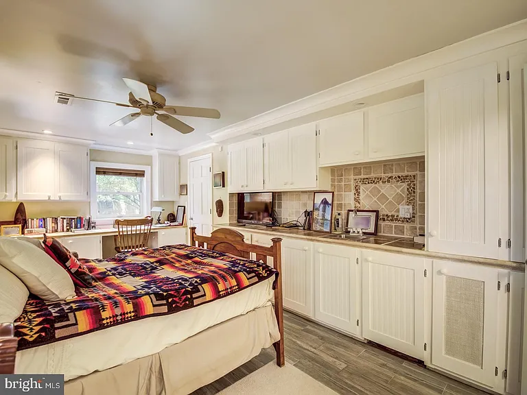 3808 Cathedral Ave NW — Photo 44