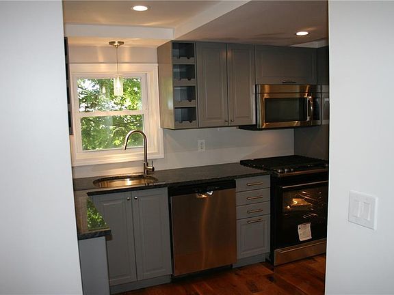 4th image of 119 Doyle Ave #1