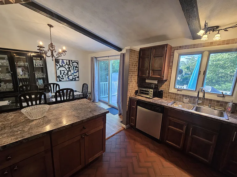345 Natick Ave — Photo 8
