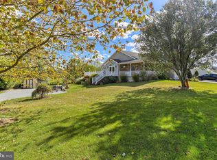1012 Railroad Ln, Orrtanna, PA 17353