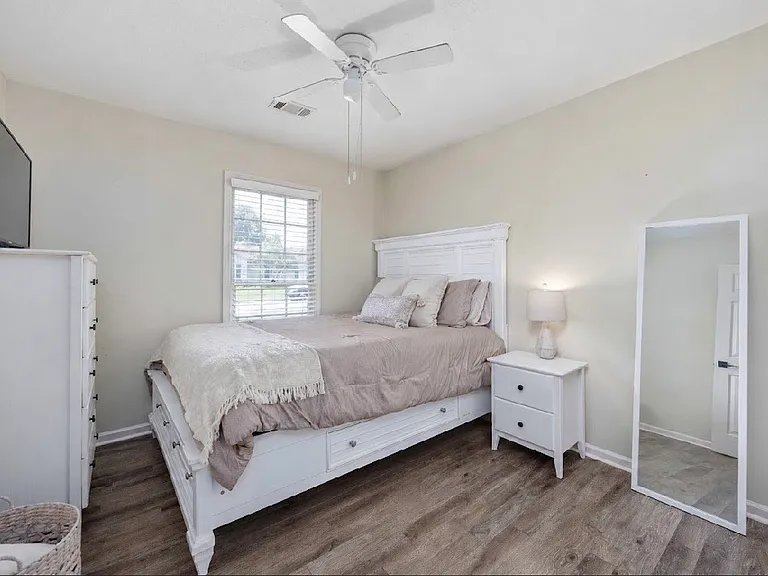 1504 Melanie Ln — Photo 24