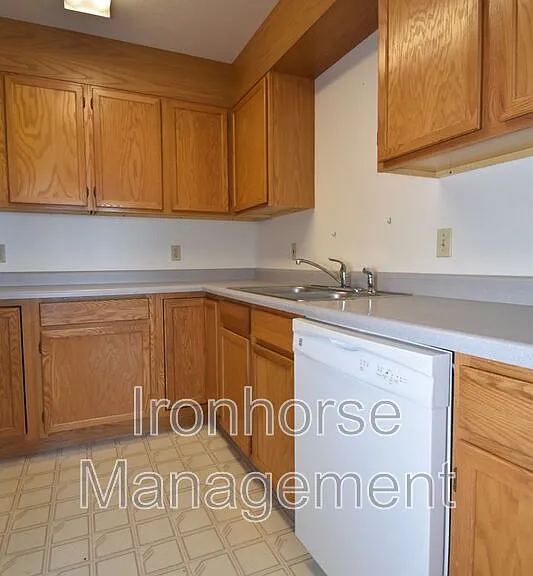 813 W Villard St #76 — Photo 12