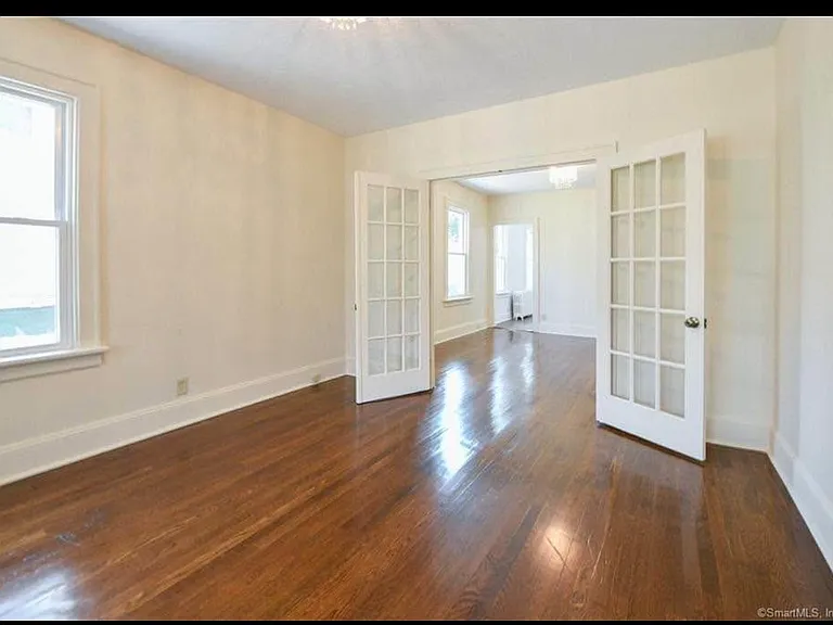 26 Eastwood Ave — Photo 4