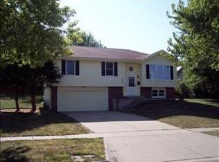 1002 SW Ashworth Rd, Topeka, KS 66604