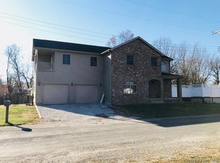 100 W Calloway St, Taylorville, IL 62568