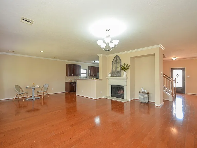 2410 Crossmill Ln — Photo 7