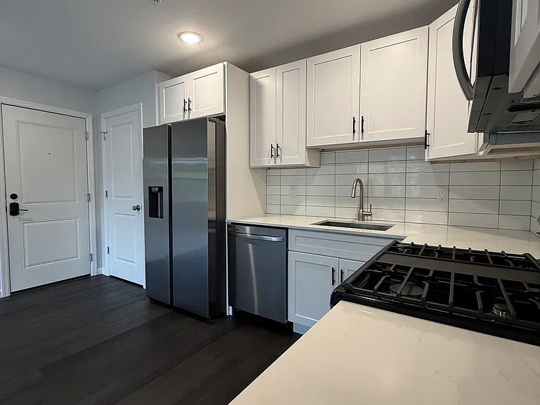 207 Redwood Ave #301 — Photo 6