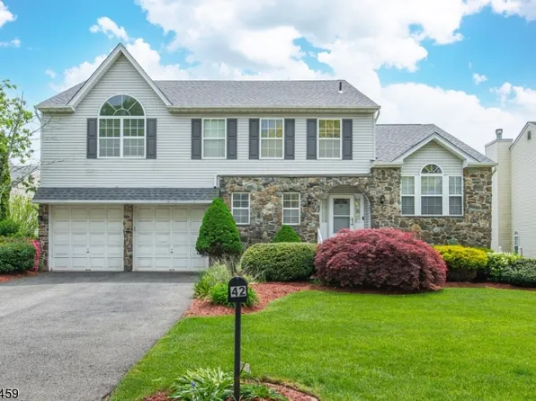 42 Elinora Dr, Wanaque Boro, NJ 07465